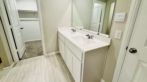 Entry Way - 532 Marsh St, Cleburne, TX 76033 photo 2 of 2