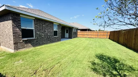 Exterior - 532 Marsh St, Cleburne, TX 76033 photo 4 of 4