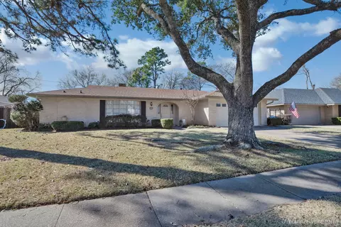 7416 Camelback Dr, Shreveport, LA 71105