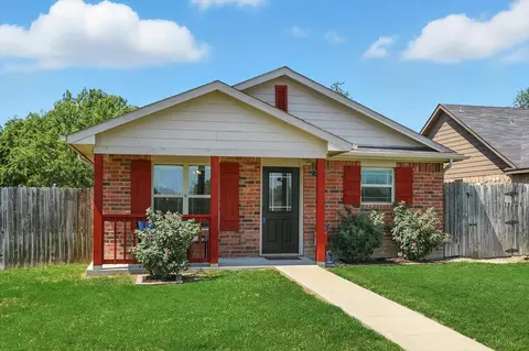 607 S 2nd St, Sanger, TX 76266