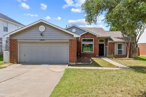 7409 San Isabel Ct, Fort Worth, TX 76137
