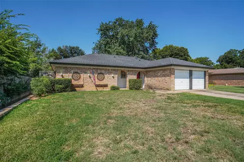3119 Spring Grove Dr, Bedford, TX 76021