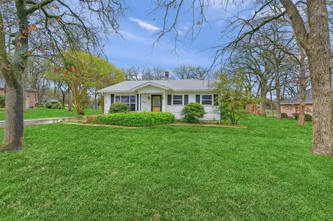 244 Cayuga Trl, Lake Kiowa, TX 76240