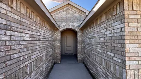 549 Marsh St, Cleburne, TX 76033 photo 2