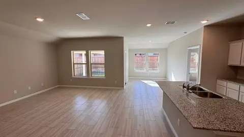 549 Marsh St, Cleburne, TX 76033 photo 6
