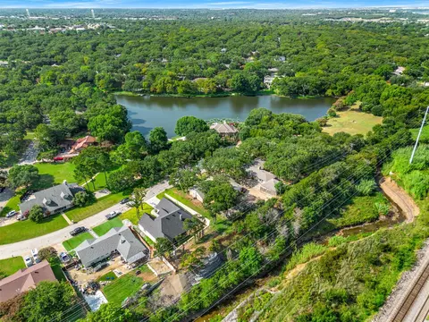 2907 Lakeshore Ct, Arlington, TX 76013