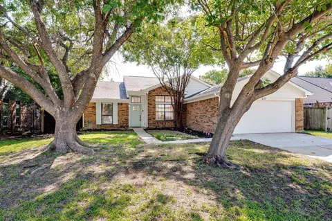 621 Drexel Dr, Grapevine, TX 76051