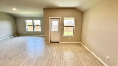 Living - 536 Marsh St, Cleburne, TX 76033 photo 2 of 3