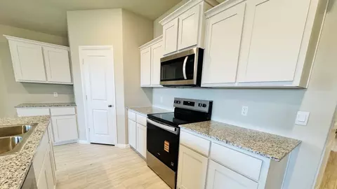Kitchen - 536 Marsh St, Cleburne, TX 76033 photo 1 of 1