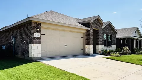 Exterior - 536 Marsh St, Cleburne, TX 76033 photo 3 of 5
