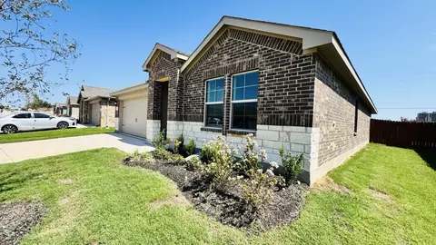 Exterior - 536 Marsh St, Cleburne, TX 76033 photo 2 of 5