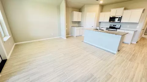 Living - 536 Marsh St, Cleburne, TX 76033 photo 1 of 3