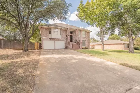 607 Reeves Ln, Kennedale, TX 76060