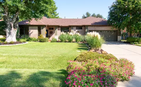 2518 Evinrude Dr, Grapevine, TX 76051