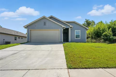 1423 Morse St, Greenville, TX 75401