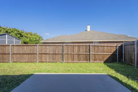 Exterior - 977 Crowder Dr, Crowley, TX 76036 photo 3 of 5