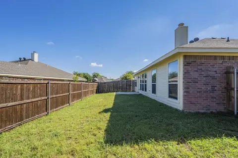 Exterior - 977 Crowder Dr, Crowley, TX 76036 photo 5 of 5