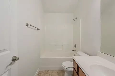Bath - 977 Crowder Dr, Crowley, TX 76036 photo 3 of 3