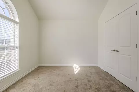 Bedroom - 977 Crowder Dr, Crowley, TX 76036 photo 5 of 8