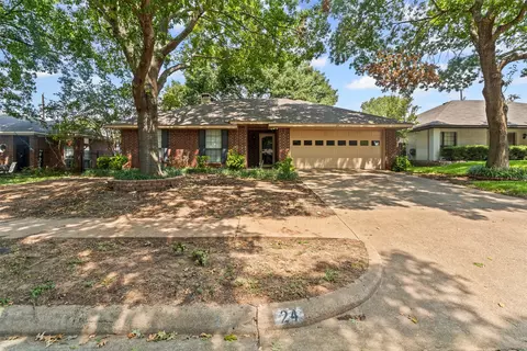 24 Saint Charles Pl, Midlothian, TX 76065