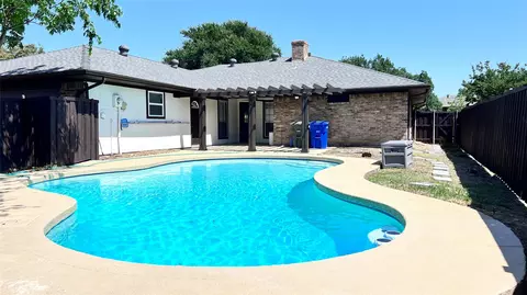 1707 Dogwood Dr, Carrollton, TX 75007