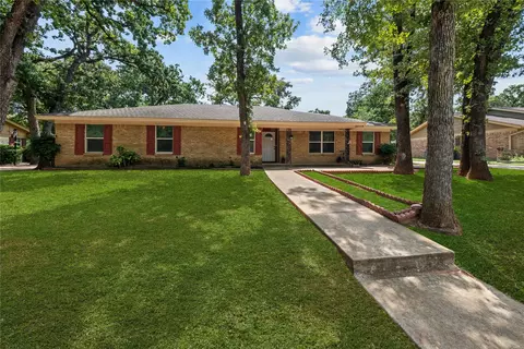 205 W Ash Ln, Euless, TX 76039