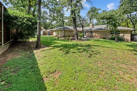 Exterior - 205 W Ash Ln, Euless, TX 76039 photo 7 of 10