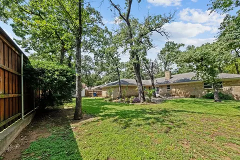 Exterior - 205 W Ash Ln, Euless, TX 76039 photo 6 of 10