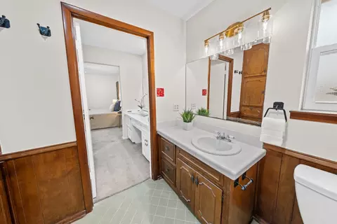 Bath - 205 W Ash Ln, Euless, TX 76039 photo 5 of 6