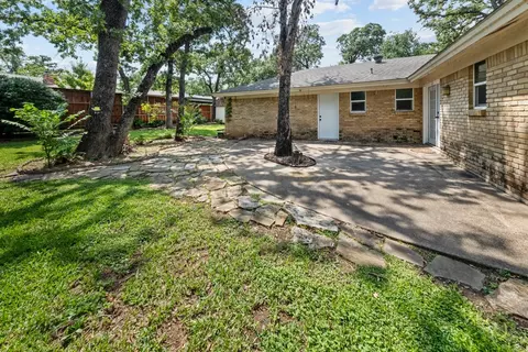 Exterior - 205 W Ash Ln, Euless, TX 76039 photo 10 of 10