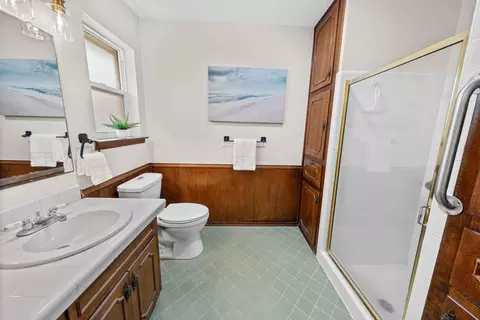 Bath - 205 W Ash Ln, Euless, TX 76039 photo 4 of 6