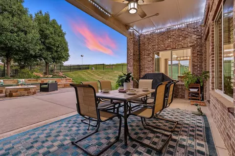 9009 Landmark Ln, Denton, TX 76207