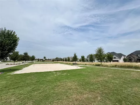 Exterior - 816 10th St, Argyle, TX 76226 photo 8 of 10