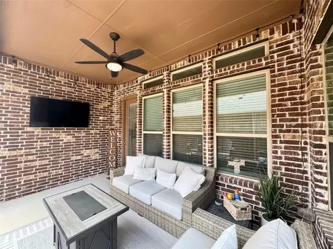 Exterior - 816 10th St, Argyle, TX 76226 photo 5 of 10
