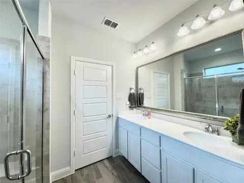 Bath - 816 10th St, Argyle, TX 76226 photo 1 of 5