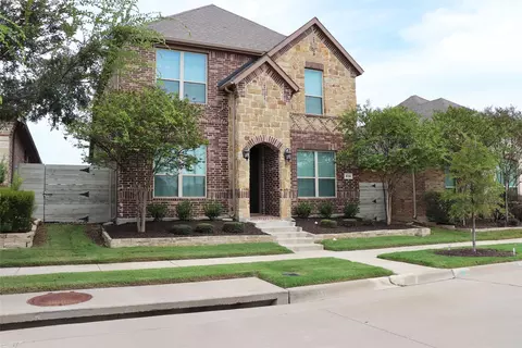 Exterior - 816 10th St, Argyle, TX 76226 photo 2 of 10