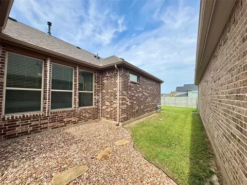 Exterior - 816 10th St, Argyle, TX 76226 photo 6 of 10