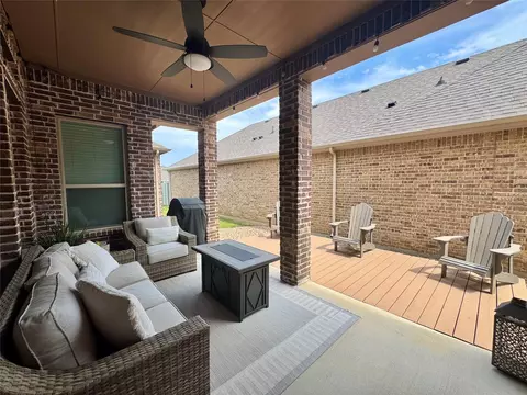 Exterior - 816 10th St, Argyle, TX 76226 photo 3 of 10