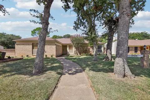5706 Teal Ridge Dr, Arlington, TX 76017
