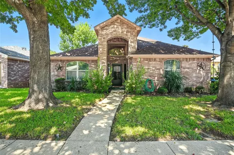 309 Familia Ct, Irving, TX 75061