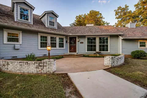 215 Sunset Dr, Cleburne, TX 76033