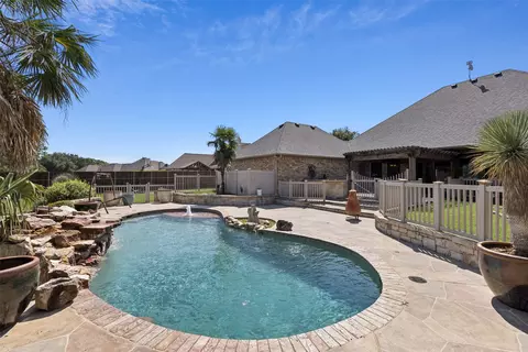 1936 Willow Bend Dr, Oak Leaf, TX 75154