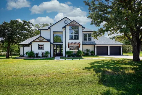 816 Kiowa Dr E, Gainesville, TX 76240