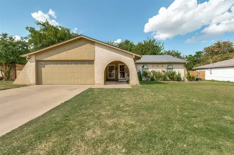 8421 Randy Dr, North Richland Hills, TX 76182