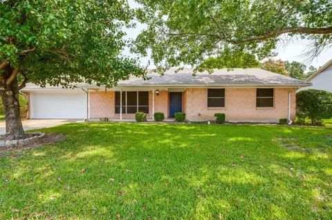 1202 Williamsburg Dr, Ennis, TX 75119