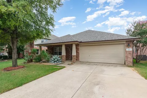 1209 Golden Eagle Ct, Aubrey, TX 76227