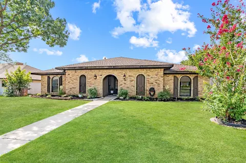 1946 Chesham Dr, Carrollton, TX 75007