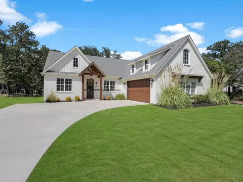 288 Scenic Wood Dr, Azle, TX 76020