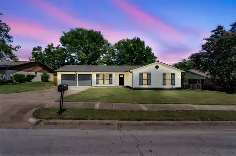 112 Lochness Ln, Benbrook, TX 76126