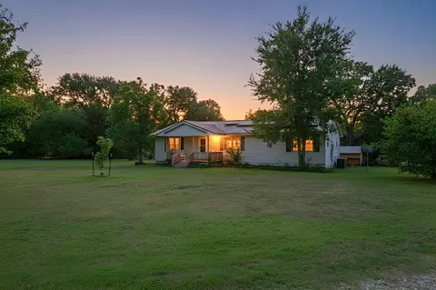 4025 New Hope Rd, Aubrey, TX 76227